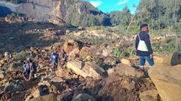Un pueblo sepultado por un deslizamiento de tierra: hay cientos de muertos