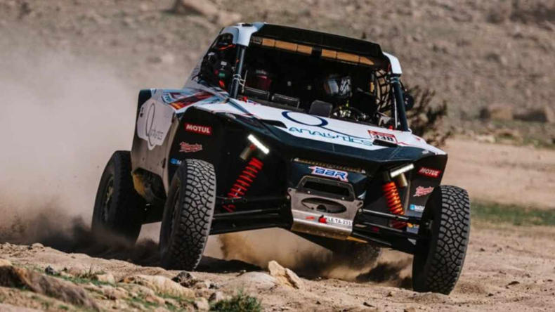 Kevin Benavides celebró su primer podio en Challenger, mientras Bruno Jacomy volvió a destacarse en la Etapa 6 del Rally Dakar 2026.