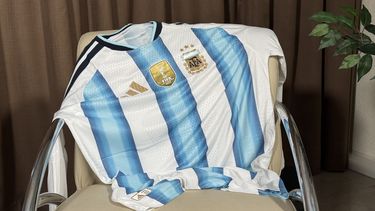 Con el Mundial 2026 cada vez más cerca, cuánto sale hoy la camiseta oficial argentina en Mendoza Con el Mundial 2026 cada vez más cerca, cuánto sale hoy la camiseta oficial argentina en Mendoza