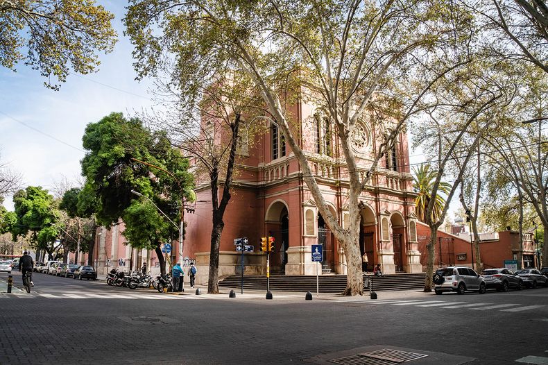 La Arquidiócesis de Mendoza podría asumir la atención de la Basílica si la Orden Franciscana decidiera retirarse.
