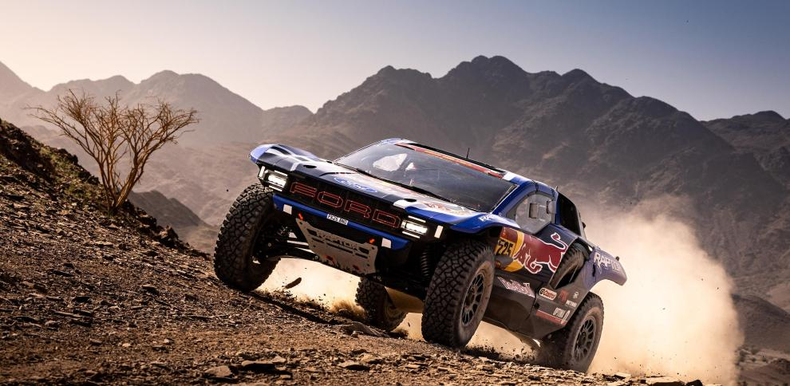Mitch Guthrie, con el Ford Raptor, celebró su primera victoria de etapa y quedó como nuevo líder del Rally Dakar 2026.