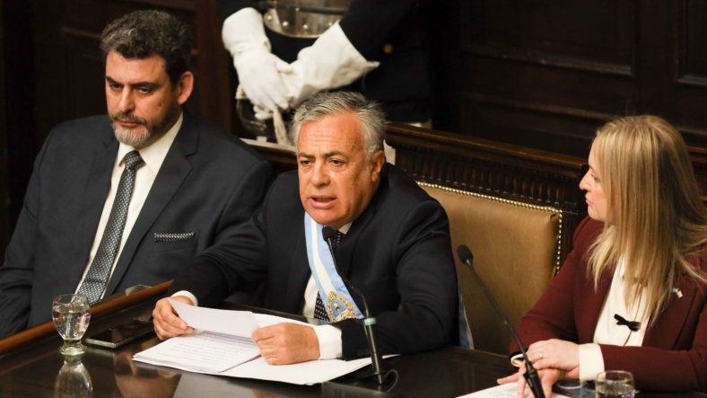 El gobernador solicitó autorización para rollear los vencimientos de deuda