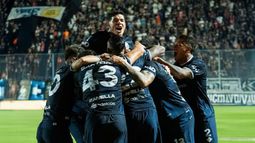 Con Villa en el equipo, Independiente Rivadavia se hizo fuerte de local y le ganó a Sarmiento