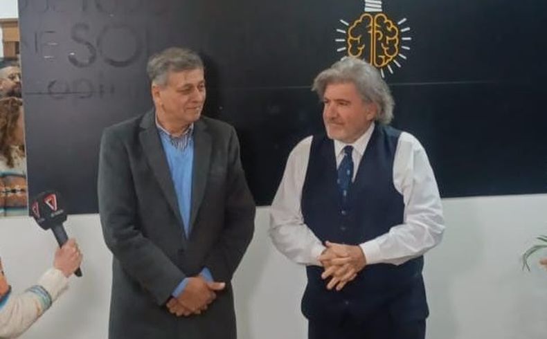Daniel Orozco y José Luis Ramón, afuera de La Unión Mendocina 2.0