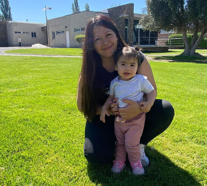 Hoy, Olivia es una niña de un año que crece sana, con una familia que la acompaña en todos sus pasos