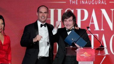 El mandatario argentino se encontró con Eduardo Bolsonaro, hermano del candidato a presidente en Brasil. El mandatario argentino se encontró con Eduardo Bolsonaro, hermano del candidato a presidente en Brasil.