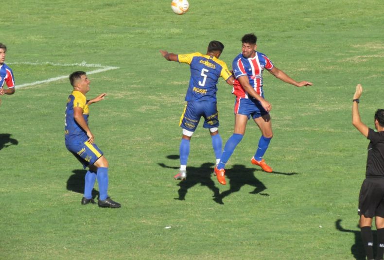 22 El superclásico amistoso entre Pedal Club y Huracán terminó empatado 1 a 1. Domingo 06 02 22