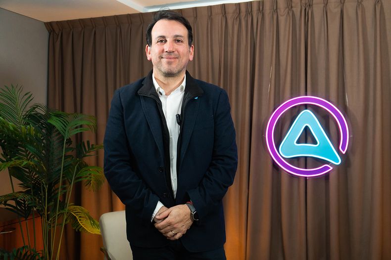 Tadeo García Zalazar anticipó que en caso de llegar a la Gobernación, su sucesora en la DGE será una mujer.