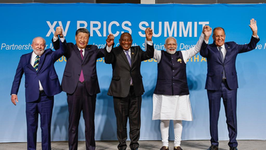 La cumbre de los BRICS analiza proeyctos desdolarizadores de la economía internacional, exactamente lo contrario de los que se propone para la Argentina desde el espacio de Javier Milei.