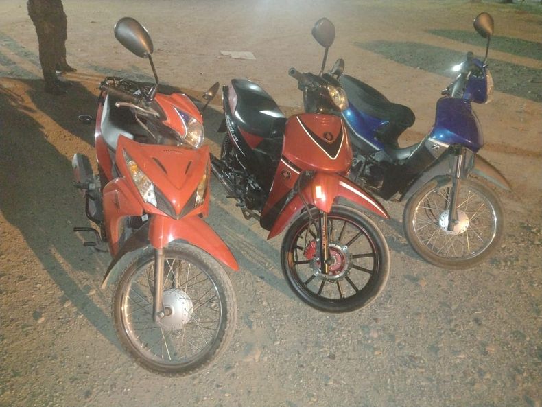 Algunas de las motos incautadas en los allanamientos en el Gran Mendoza.&nbsp;