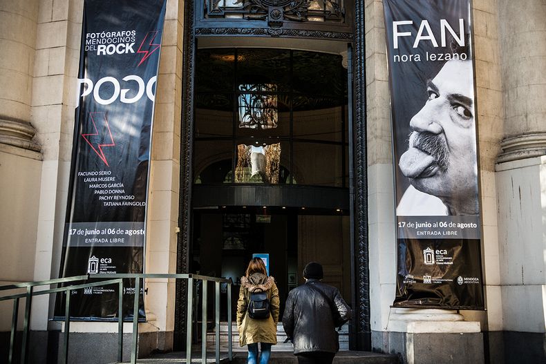 Esta noche se presentarán tres libros que hablan sobre el rock en Mendoza.