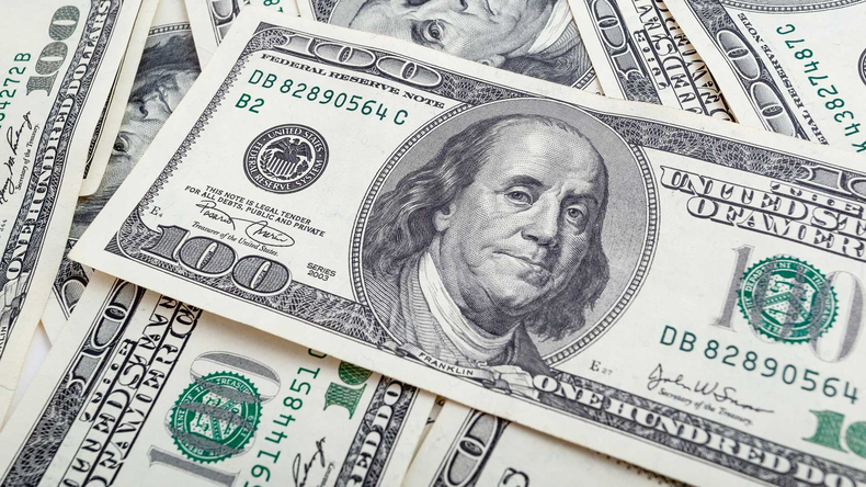 El dólar oficial cerró a $130,07.