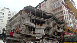 Terremoto en Turquía y Siria, los muertos llegan a 33 mil.