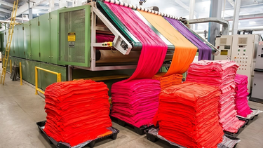 Mientras las importaciones crecen y el consumo baja, la industria textil se la juega para sobrevivir
