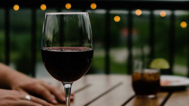 Aprueban el uso de envases de acero inoxidable para la venta de vino por copa