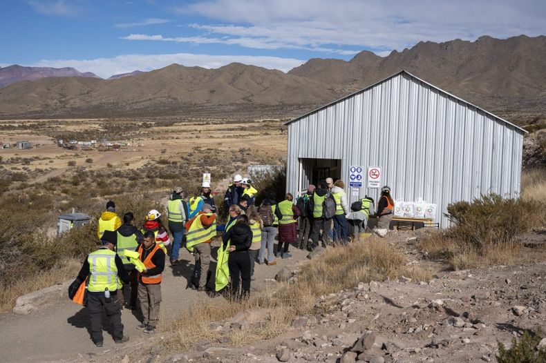 La visita permitió recorrer las áreas donde actualmente se desarrollan las actividades autorizadas del proyecto y conocer de primera mano las tareas que se ejecutan actualmente.