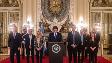 Javier Milei vuelve a reunir al gabinete. Javier Milei vuelve a reunir al gabinete.