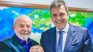 Sergio Massa y Lula, entre anuncios y auxilios de campaña.