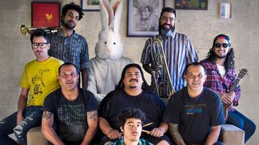 Igualitos presenta “Conejo Blanco” en Le Parc.