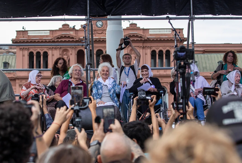 Estela de Carlotto participó del acto que se lleva a cabo todos los años y apuntó contra el Gobierno del presidente Javier Milei.
