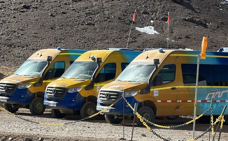 Flota de camionetas chilenas ya están operando en la minería en San Juan (Foto gentileza CAPRIMSA/Tiempo de San Juan)