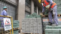El empleo registrado en la construcción cayó casi 7% respecto al 2018