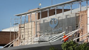 Sitio Andino | aeropuerto, caída pared durlok por viento zonda, reparación, construcción, obras, el plumerillo, gabrielli, aeropuertos argentina 2000