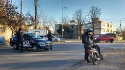 Una mujer fue asaltada mientras esperaba el micro en Godoy Cruz