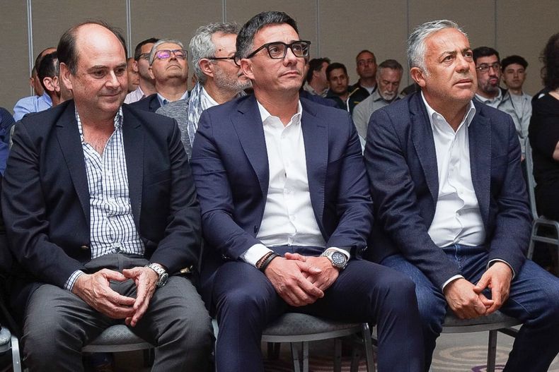 Además de funcionarios políticos, la reunión contó con varios empresarios e inversores.