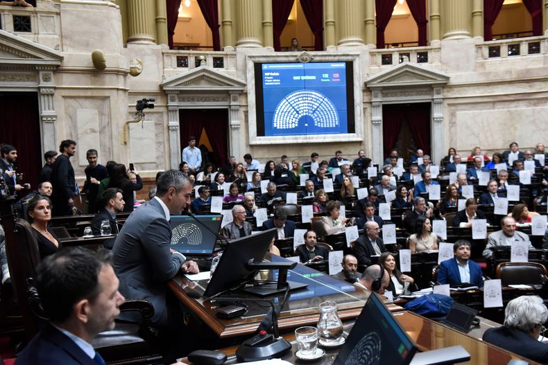 La Cámara de Diputados de la Nación Argentina aprobó el proyecto de ley que instituye un aumento de emergencia del 7,2% de las jubilaciones.