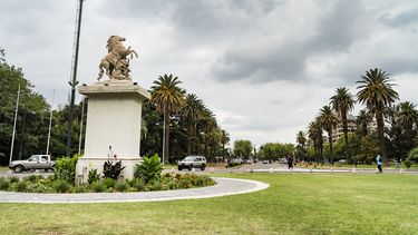 parcialmente nublado con poco cambio de la temperatura, el pronostico para hoy en mendoza