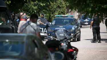 Un hombre atacó a su pareja, se atrincheró y los policías lo rescataron en Luján