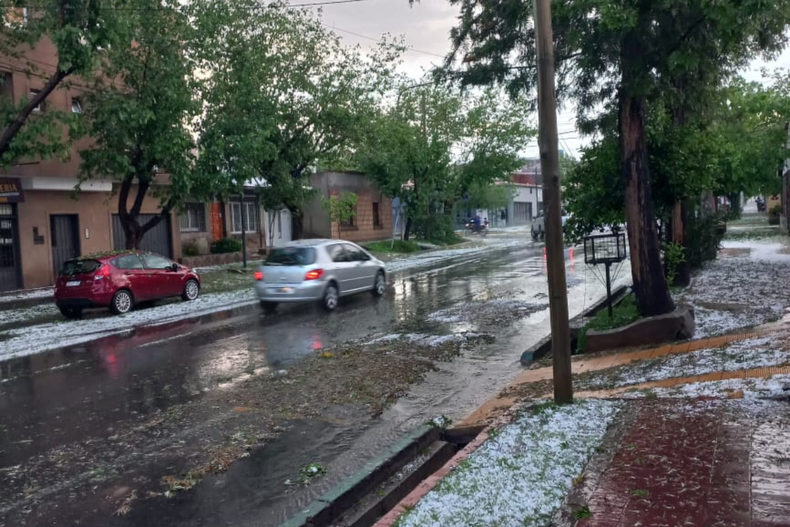 Fuertes lluvias y granizo en el Gran Mendoza: cómo seguirá el tiempo