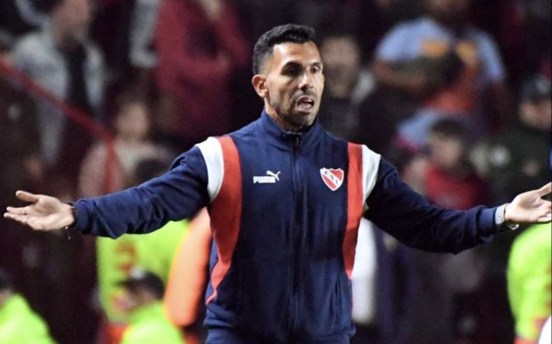 Carlitos sigue en el club.