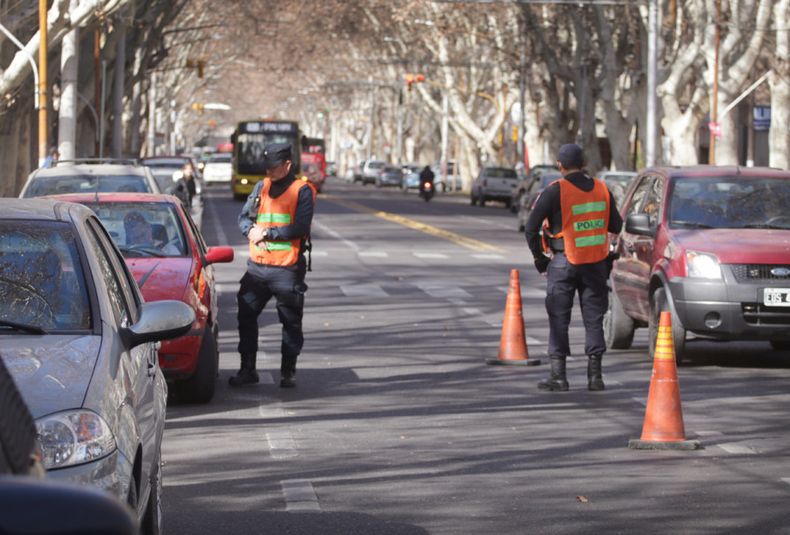 operativo policial de transito, policia, control documentación vehículos
