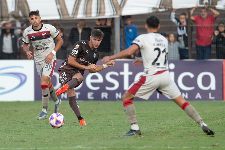 Platense y Colón no se sacaron ventajas en un empate con pocas emociones