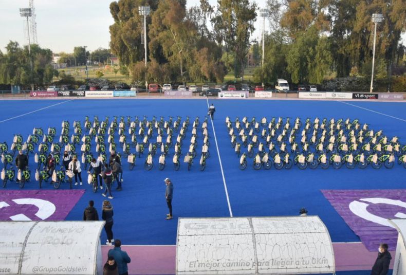 Entrega de bicis a abanderados y escoltas 2021 8