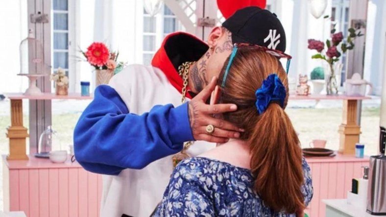 El inesperado beso entre L-Gante y Andrea del Boca que sacudió Bake Off.