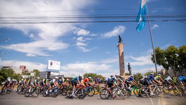 La Vuelta Ciclística de General Alvear presenta recorridos tácticos y exigentes en cada una de sus etapas. La Vuelta Ciclística de General Alvear presenta recorridos tácticos y exigentes en cada una de sus etapas.