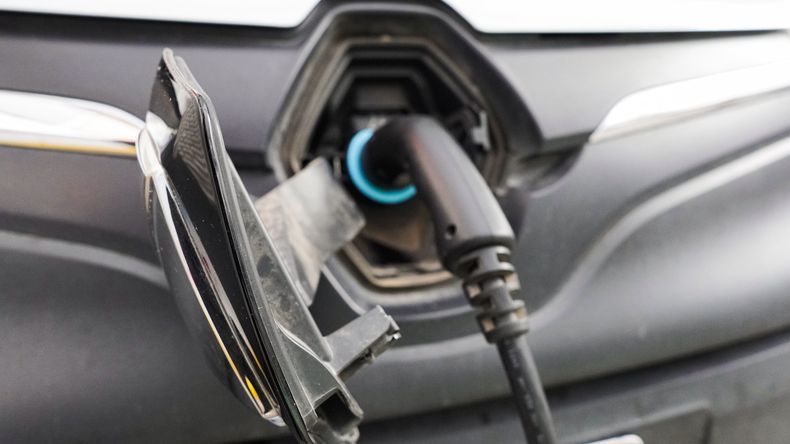 Mendoza cuenta con puntos de carga para autos eléctricos en distintas localidades.