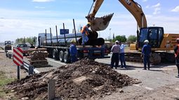 Las tareas en el Acceso Sur incluyen excavaciones de 4 metros de profundidad y la colocación de cañerías definitivas