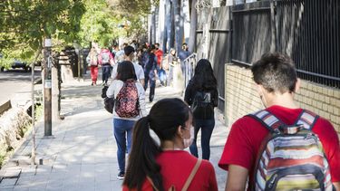 DGE: 25 mil alumnos pujan por un banco a Primer Año del Secundario en el sector público de Mendoza.