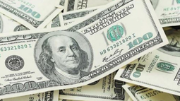 El dólar oficial cerró a $ 107,79 y los bursátiles operan estables