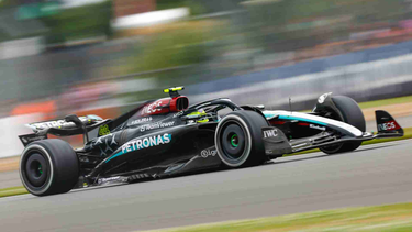 Lewis Hamiton metió un triunfazo en la dura Fórmula 1.