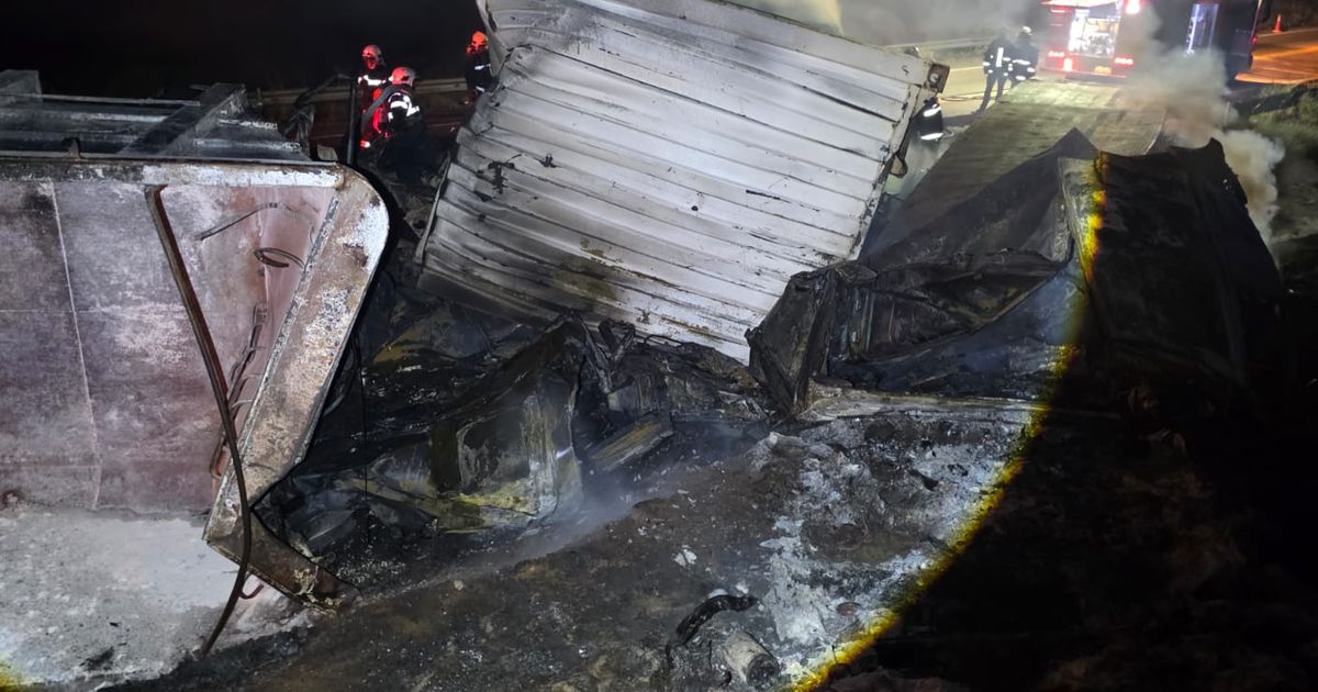 Tremendo choque e incendio en la Ruta 7 entre dos camiones y un auto ...