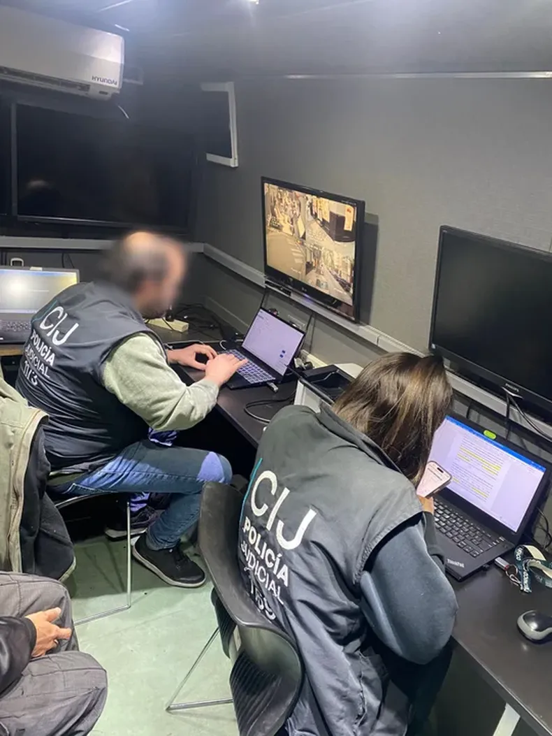 El CIJ utilizó herramientas tecnológicas específicas orientadas a detectar usuarios en redes P2P que distribuyen material de abuso.