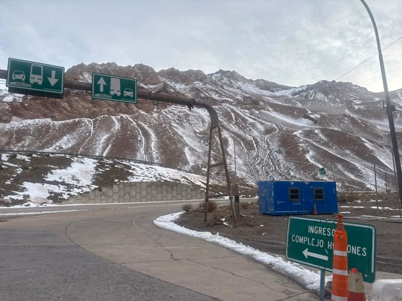 Se recomienda a todos los viajeros que planean utilizar el Paso a Chile, que siempre y ante la duda, est&eacute;n preparados para las condiciones clim&aacute;ticas.