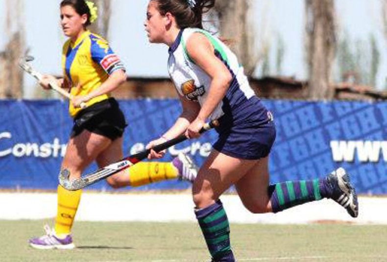 15 Carla Romani le dio la victoria a Colegio del Carmen ante el Club Alemán B en el hockey de ascenso mendocino. Miércoles 22 04 15
