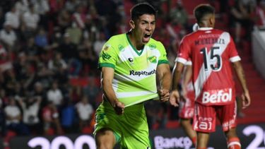 tomas galvan, jugador de defensa y justicia, fue internado por un neumotorax