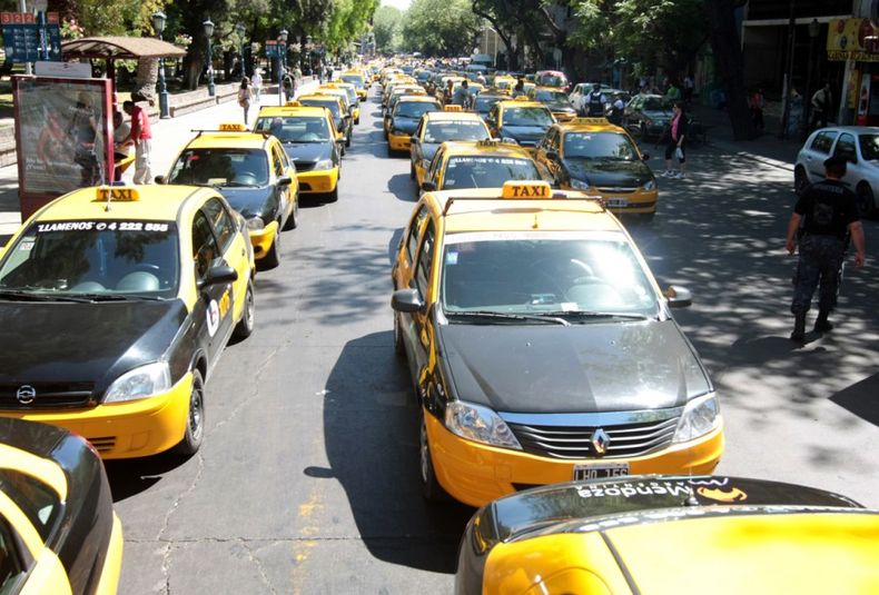 manifestación taxistas en la legislatura, seguridad, corte taxis